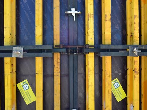 Encofrado muro de contención